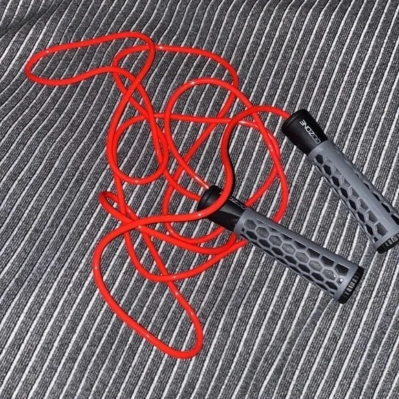 Go zone  red black Cardio Jump Rope - Picture 3 of 8